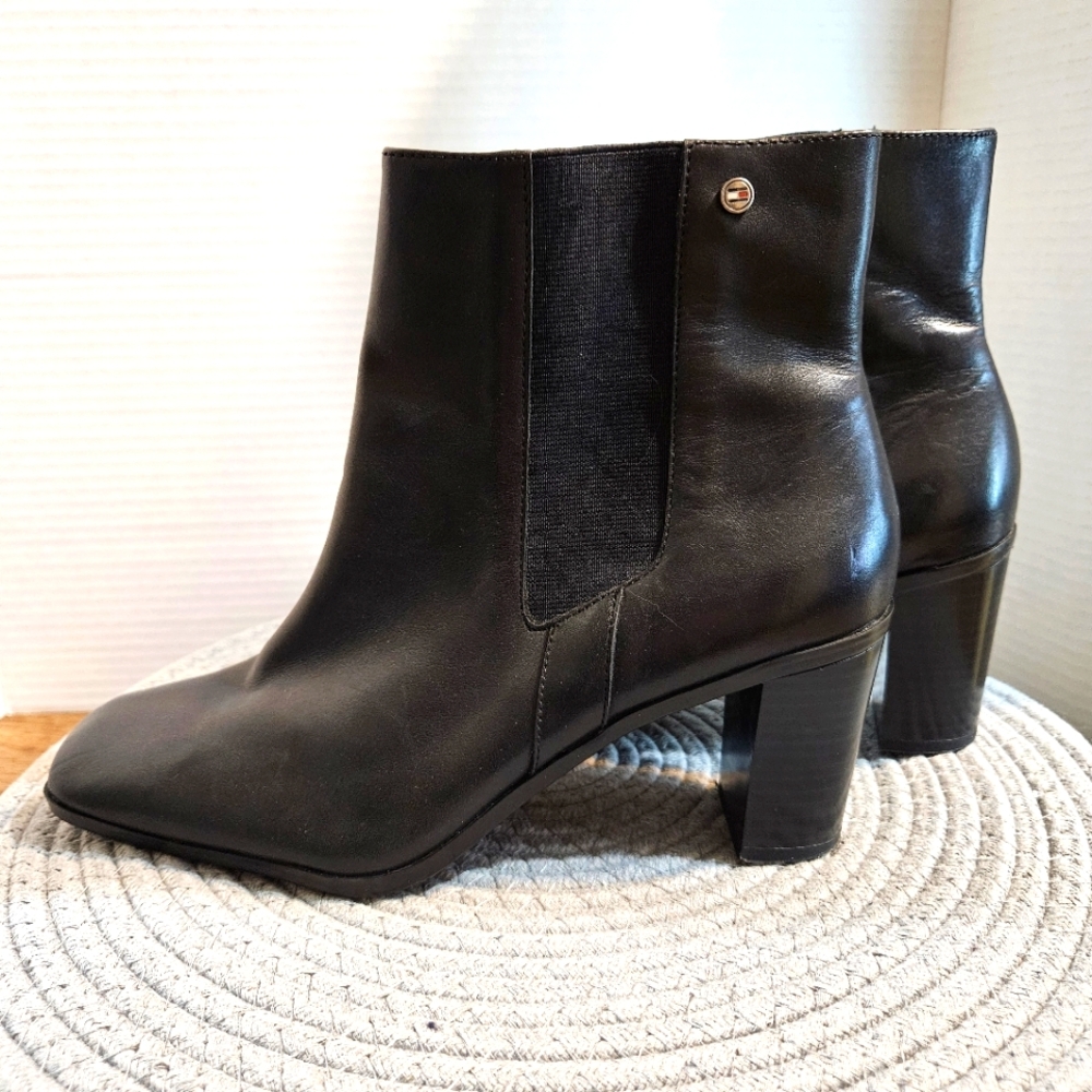 Tommy Hilfiger Black Chelsea Ankle Boots Size 8.5